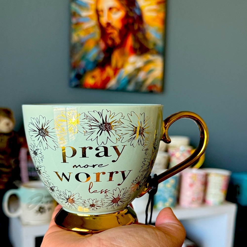 ✨NWT Pray More Worry Less Porcelain Cup💚